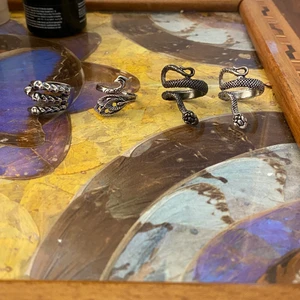 Ringar  - 20 kr st eller 150 för alla (9 st)                                                     Köpta för 209 kr & går att ställa in storlek 