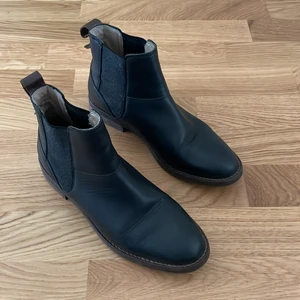 Marc O’Polo boots i mycket fint skick  - Säljer mina fina Marc O’Polo boots som knappt är använda och nu tyvärr för små för mig. Köpta för 999kr. 