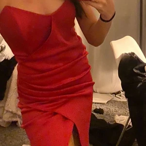 Röd klänning  - Storlek 36