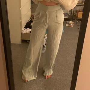 Gröna byxor - Såå himla fina kostymbyxor. Endast använda fåtal gånger tyvärr:( 