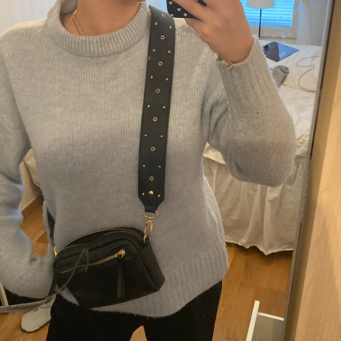 Väska med guldetaljer