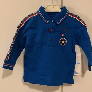 Pikétröja  - Långärmad pikétröja med print. Helt nytt kollektionsprov 