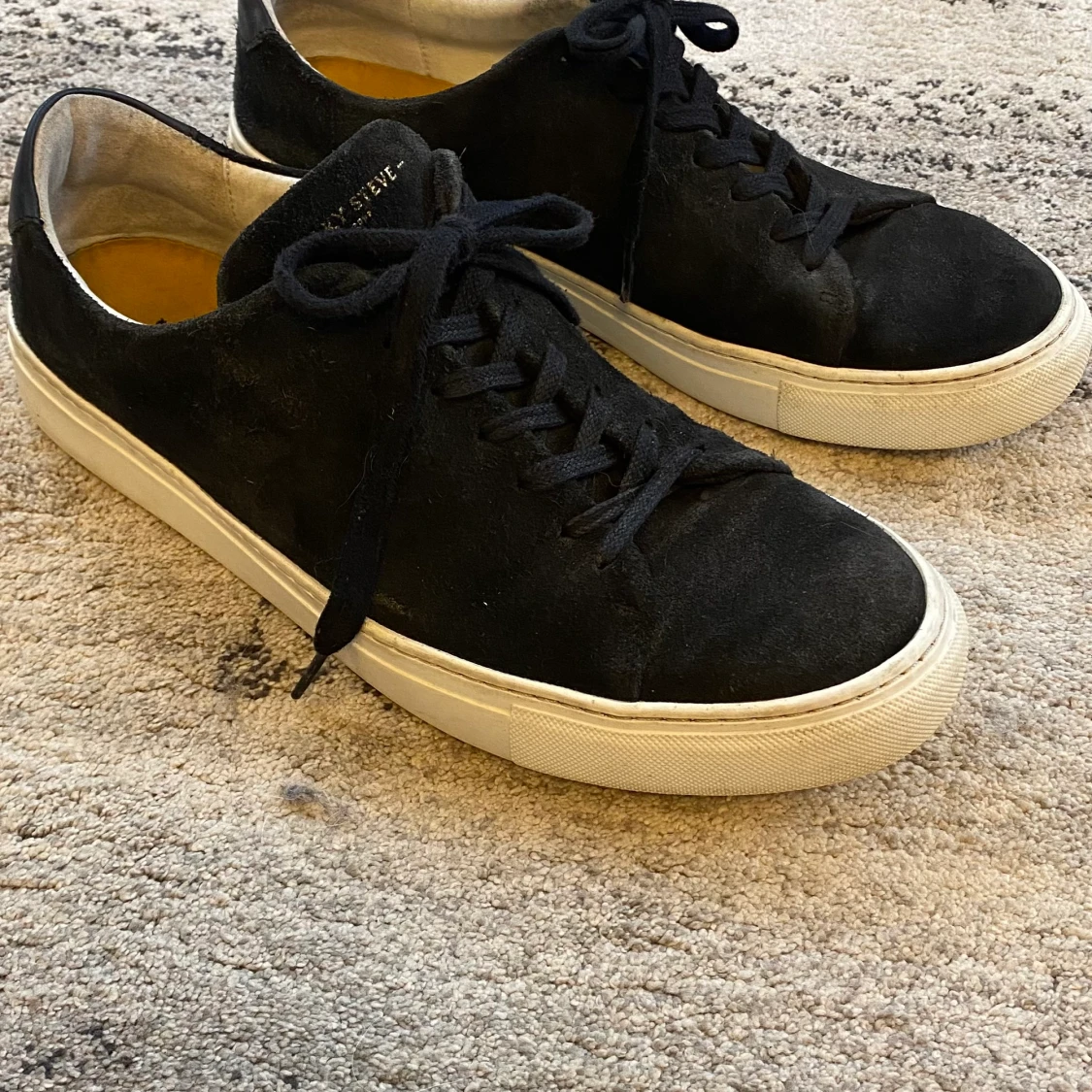 Sneaky Steve skor - 90