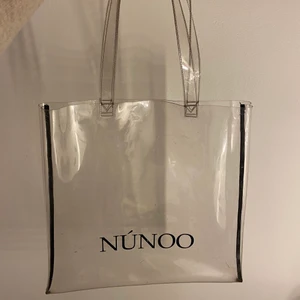 Nunoo väska - En så fin genomskinlig nunoo väska 🦋🦋😊