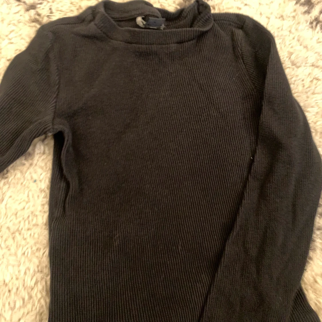 Ribbad svart croptop