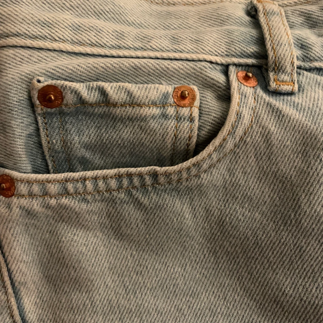 Blåa jeans från junkyard  - 90