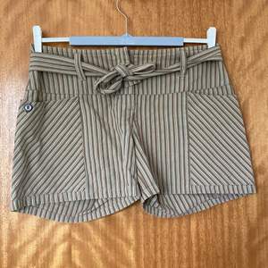 Randiga shorts, lågmidjade, 36, HM