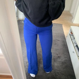 Kostymbyxor från nakd  - Blå kostymbyxor i storlek 34, men passar också 36