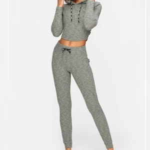 Mjukis tränings sett - Jätte skönt sätt att ut och springa med eller träna nu när det börjar bli lite kallare, säljer pga dålig användning, så det är i gott Skick