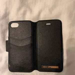 mobilskal iphone 6/7  - Ett mobilskal för en iphone 6/7 ifrån ”ideal of sweden” jättefint, bara använt några få antals gånger 