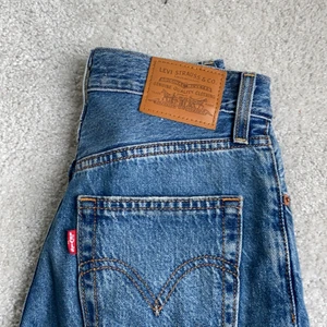 Levi’s jeans - Säljer dessa asfina jeansblå levis jeans. Säljer pga att de inte kommer till användning. Hör gärna av dig om du har fler frågor🥰