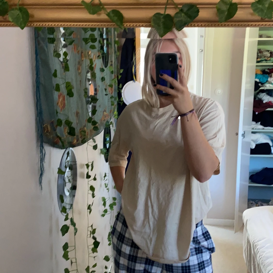 Oversized beige t-shirt