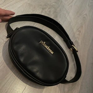 Midjeväska  - Säljer en midjeväska som är justeringsbar, mycket bra skick 