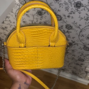 Vet ej märke  - Denna väska har ja haft länge men typ aldrig använt. Jätte bra sick och inget som är fel på den eller så använder den bara inte !🤍