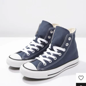 Converse skor - Säljer liknande dessa super fina bra skick i storlek 37💕💕buda i komentarerna från 350