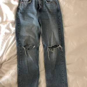 Idun wide jeans köptes för 599kr i april, men användes bara en gång då jag inte gilade hur det satt på mig. Storlek 38, frakt 66kr