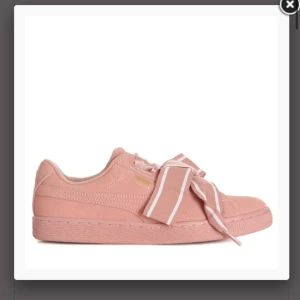 Puma skor - Jättebra skick, knappast använda. Pris kan diskuteras 