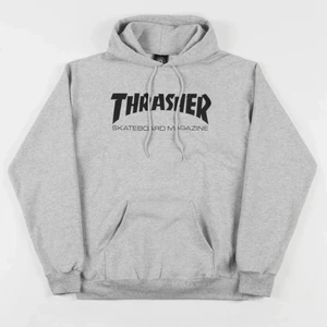 Thrasher hoodie🤍  - Min thrasherhoodie som är perfekt nu till hösten, inga defekter och är inte andvänd mycket. Är i storlek M🤍 nypris 999kr. Bud på 350. Köp direkt för 400+frakt🤍🤍