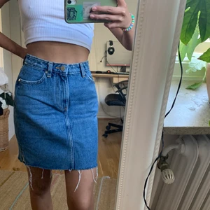 Jeanskjol - Gullig jeanskjol som endast använts ett fåtal gånger! Nice längd och skönt material 🧚🏼‍♂️