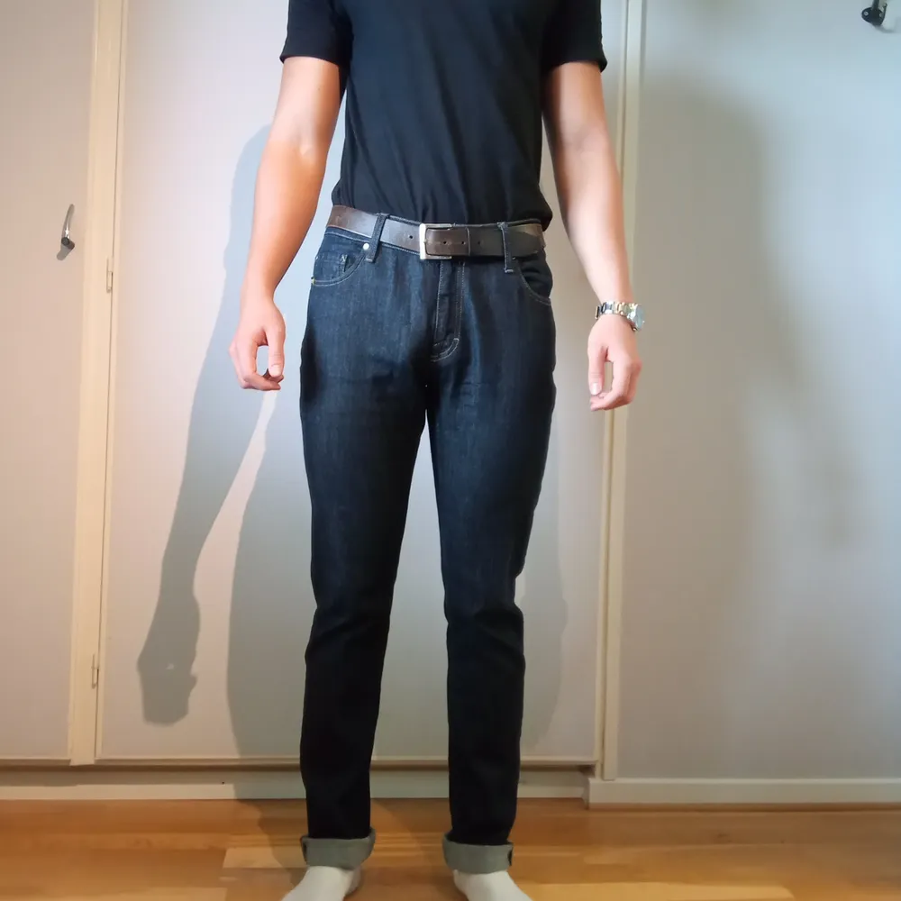 Tiger of Sweden jeans. Storlek 32 och längd 34. Lite smalare passform och i perfekt skick. För fler bilder eller frågor om plagget skicka DM. Jeans & Byxor.