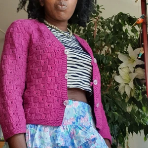 unik Sticade koft - I mycket bra skick och passar xxs_s beror på hur man vill ha på sig och matcherar med allt.Finns 