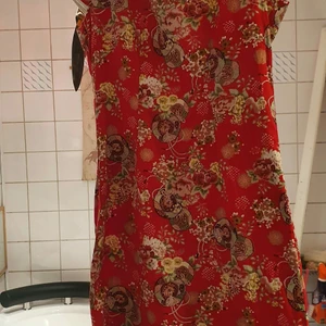 70 tal summer klãnning - Sãljer min söt och stylig 70 talet summer klãnning i mycket bra skick och ser ut fint. Anvãndade 3 dager.