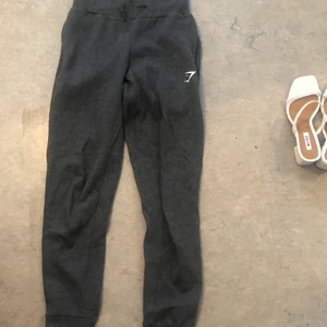 GYMSHARK  - Mörk gråa high waisted mjukis! Storlek S, bättre bilder vid intresse 