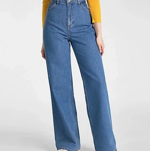 Lee a line flare - Säljer mina skitsnygga Lee a line flare i den finaste blå🥺 dessa är sparsamt använda och sjukt fina men har tyvärr blivit för små för mig. De har rundade fickor så de ger en fantastisk röv oberoende storlek💕 hör av er för fler bilder!!! Köpta för 899, hade inte sålt om de inte var för små😔