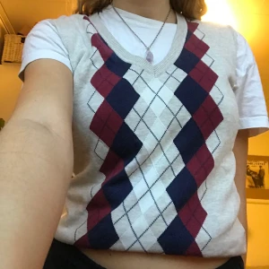 Stickar väst  - Stickad väst från Tommy Hilfiger, passar mellan Xs-S, bra skick använd fåtal gånger!