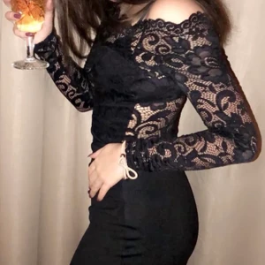 Klänning från Nelly  - Jättefin klänning från Nelly ( märke : NLY ONE ) i storlek XS. Använt endast 1 gång , 100kr + frakt 💓 (billigare vid snabb affär)