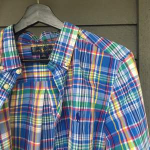 Ralph Lauren Skjorta i grymt snyggt mönster och färg, strl S🧚‍♂️💙 (står XL, 18-20 men stämmer inte alls)                                                                          Inga märkbara defekter<33