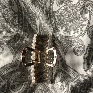 Hårklämma - En fin hårklämma från Nelly (säljs inte längre).💕