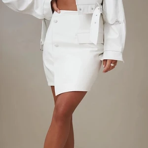 Hanna schönberg x NA-KD kjol  - Kjol ifrån NA-KD, använd en gång och är i nyskick! 