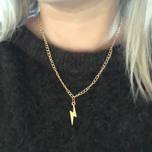 Halsband  - Super coolt halsband! 65 kr inkluderad frakt. Hör av er vid intresse eller funderingar. (Finns även i silver)💓💓