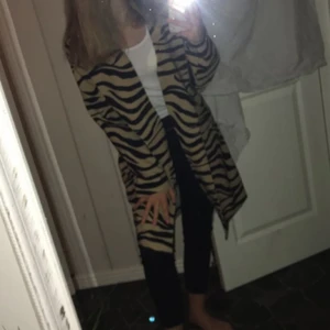 Kavaj med zebramotiv - Jättefin kavaj ifrån Gina tricot🥰