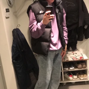 North face Nuptse väst 1996 - Nuptse väst från The North Face, 1996. Väldigt fint skick, Storlek L. Tar bud just nu:)