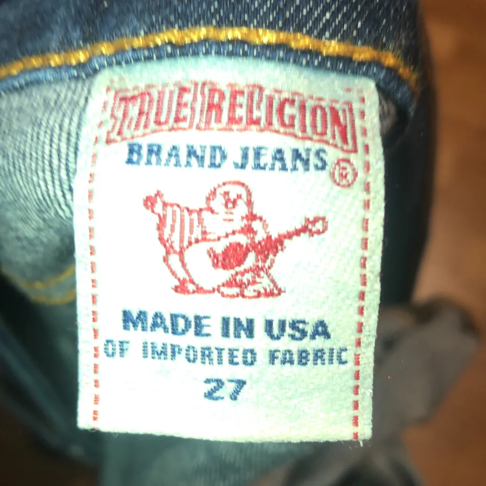 Lågmidjade utsvängda true religion jeans som knappt är använda! Super stretchiga så tror de passar många storlekar💞 pris kan diskuteras. Jeans & Byxor.