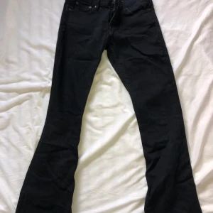 Crocker jeans! W28 L31 - Svarta bootcut crocker jeans i W28 L31! Super snygga jeans säljer för dem inte passar längre. Säljer för 300kr inkl frakt! Kan även mötas upp i Linköping!!