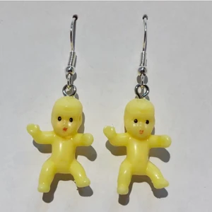 Bebis gul - Trendiga Bebis örhängen❗️Fri Frakt❗️🔔Vänligen meddela bara om du har funderingar eller om du har bestämt dig för att köpa🔔