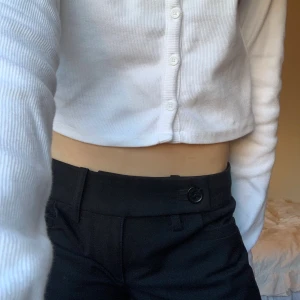 Kostymbyxor  - Lågmidjade  kostymbyxor från Esprit köparen står för frakt ❤️ många som är intresserade så buda från 200kr!!! Bud just nu - 250kr plus frakt!!!! Köp dirket för 300 iklv frakt 