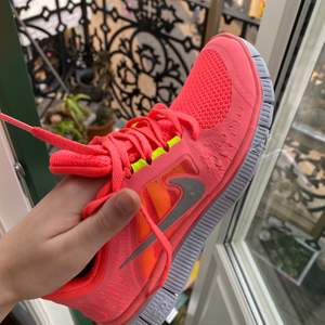 Populära Nike skor som är skitsnygga till sommaren, frakt tillkommer💞