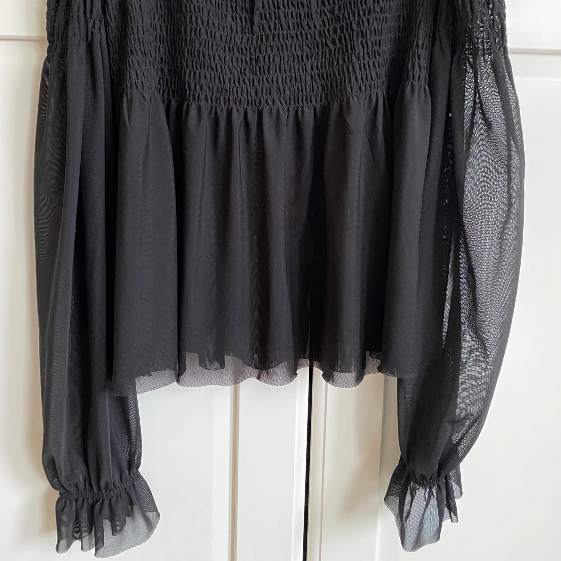 Svart offshoulder topp från Gina tricot strl S - 90
