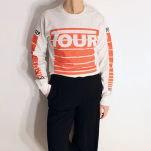Bieber tour tröja 💕 - Bieber Tour tröja 💕!  Storlek: S Direkt pris: 100kr, Skriv buden till mig privat eller kommentera på bilden!  Kan även mötas upp mellan Varberg & Göteborg Köpare står för frakten (Du bestämmer vilket paket så länge det uppfyller vikt och storleks kraven)