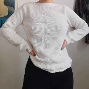 Stickad tröja. - Ja, vet inte vad jag ska säga mer än att jag inte använder den och att den är i bra skick. :)