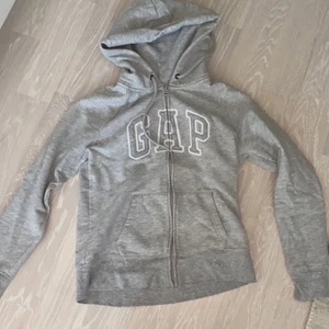 GAP kofta - Gap kofta strl M men sitter mer som en xs/s💕