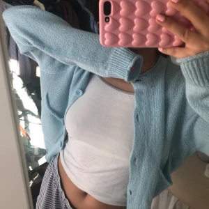 stickad kofta - pastellblå stickad kofta 💙 köparen står för frakten <3