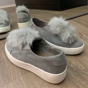 steve madden fluffskor  - Köpt av en tjej på tise men är tyvärr för stora på mig! 