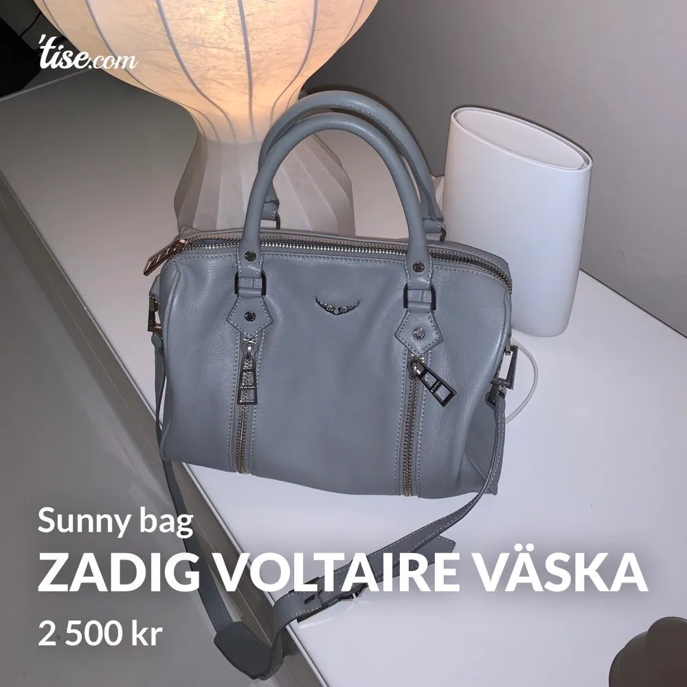 Säljer min skitsnygga gråa zadig & voltaire västa i modellen Sunny Bag. Den är verkligen i absolut nyskick, har knappst använt den och därför har den inga märken eller något fel. Säljer den därför bara till ett bra pris, den är köppt för lite över 4500kr😊. Väskor.