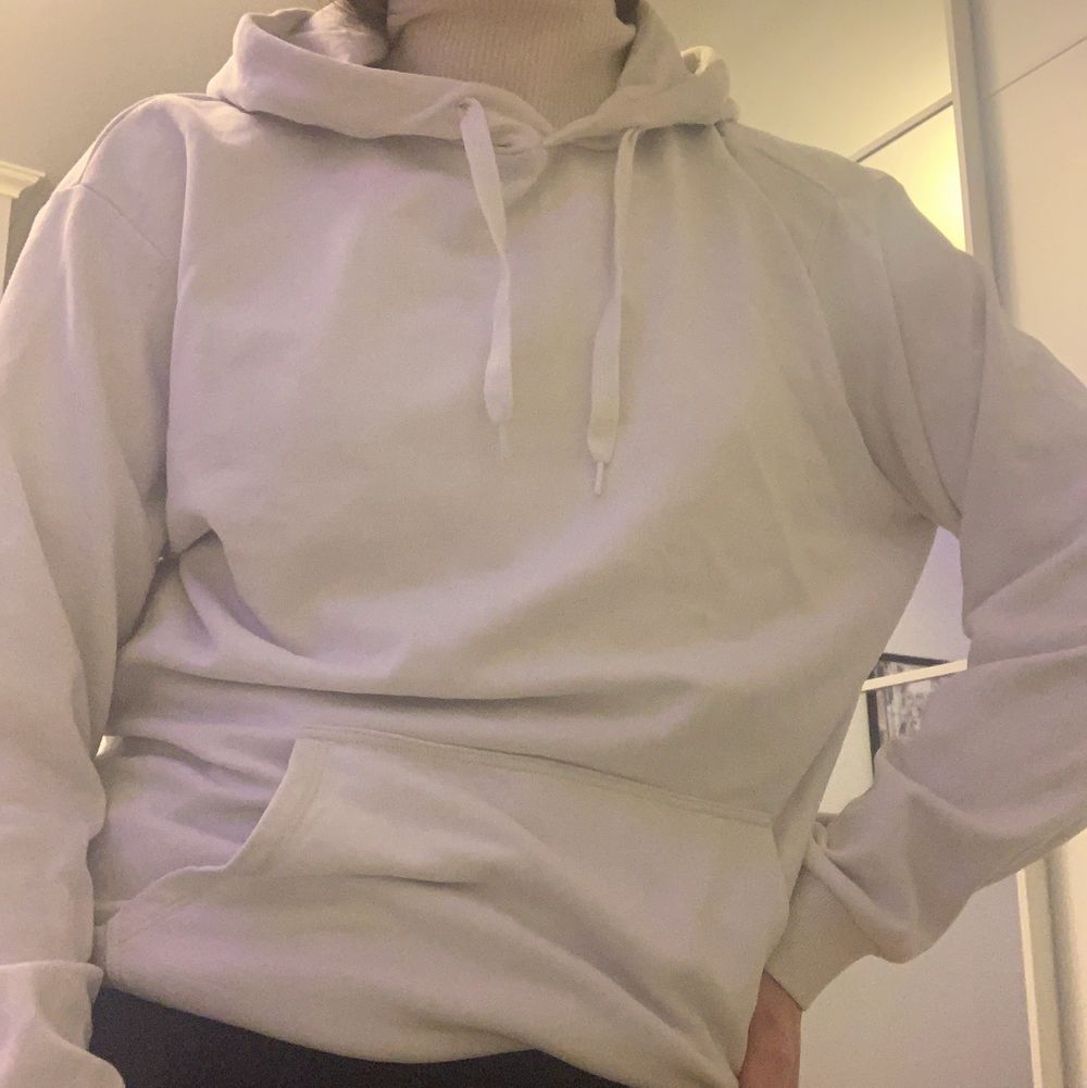 Snygg oversize hoodie från Cubus i stl S! Säljer då jag inte får användning av den längre:(. Tröjor & Koftor.