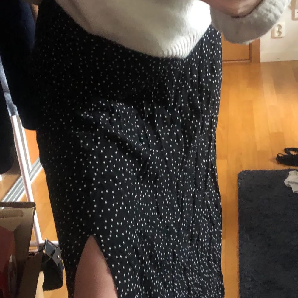 Prickig kjol från New Look 🦋 dragkedja och slits på sidan ⚡️. Kjolar.